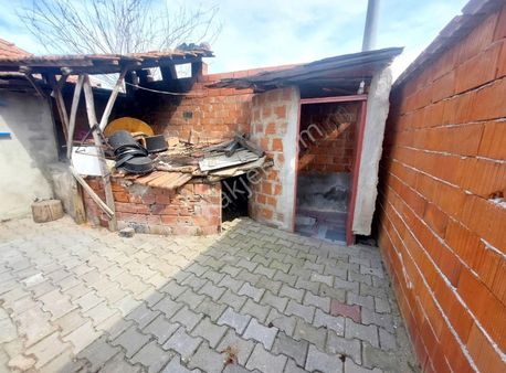 Yeşilova Mahallesi 808 M2 Arsa İçinde Satılık2 Katlı Ev Ve Bahçe