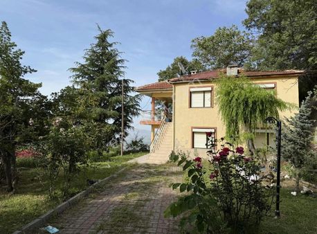 Asfalt Yol Üzeri Satılık 4+1 Villa Ve 19.808 M2 Arazi