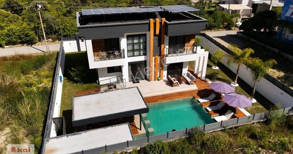 Kemer Göynük Mahallesi Muhteşem 2+1 Havuzlu Satılık Villa