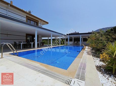 Kuşadası Güzelçamlı'da 180 M2 Müstakil Havuzlu Satılık 4+1 Villa