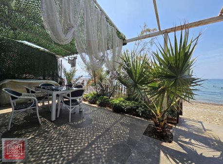 Kuşadası Güzelçamlı'da Denize Sıfır Emsalsiz Yalı