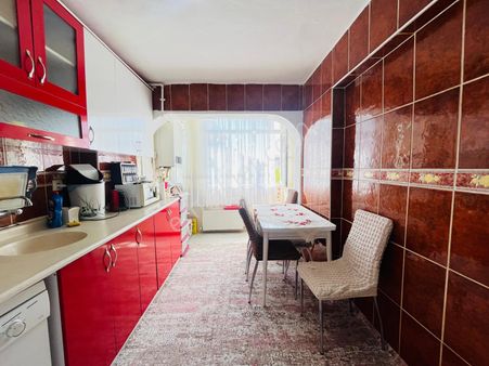 Atatürk'te 5+1 Teraslı Cadde Üzerinde Geniş Yapılı Satılık Daire!!!