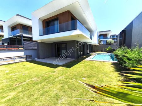 Soğucak Ta Müstakil Deniz Manzaralı Havuzlu 5+1 Villa