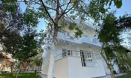 Ayvalık Tuzla Mevkii'nde Triplex Villa Merkezi Ve Huzurlu