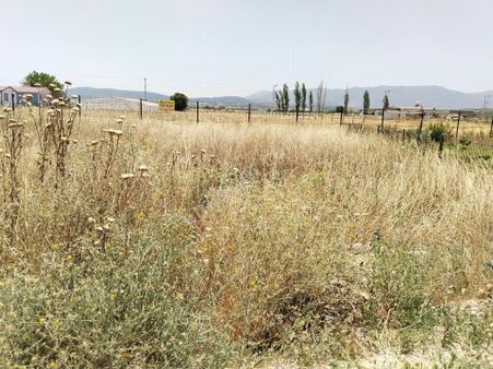 Menderes Tekeli Mahallesi'nde 275 M2 Site İcerisinde