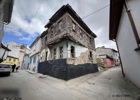 Alanönü Tarihi Odunpazarı Bölgesinde Satılık Köşe Konumda Arsa
