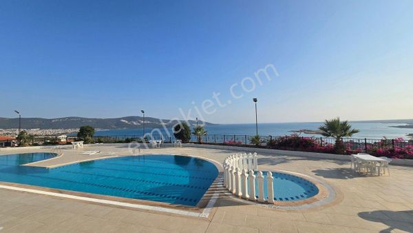 Didim Akbük'te Full Deniz Manzaralı, Eşyalı, Havuz Cepheli Dubleks Daire