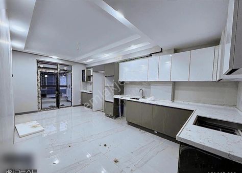 Zincirlikuyu'da Özel Garajlı 290 M2 Satılık 4+1 Tripleks Villa