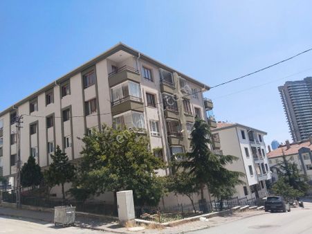 Ankara Çankaya İlker De Üst Kat Önü Açık Daire 3+1 128 Metre