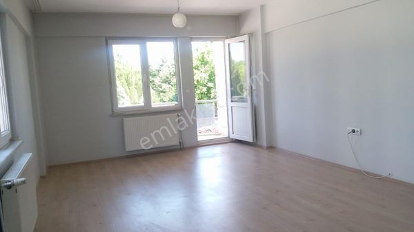 Uşak Cumhuriyet Mahallesi'nde Satılık Daire