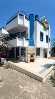 Site İçerisinde Merkezi Konumda Ferah Dubleks Bahçeli Villa