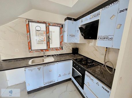 Acil Satılık Karşıyaka'nın Kalbinde Sıfır Teraslı Dubleks Daire!