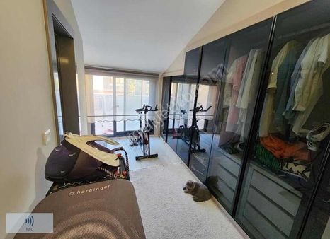 Menderes Bölgesinde Satılık Ultra Lüks Tripleks Villa