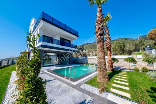 Akçay Sezgin Emlaktan Hayalleriniz Gibi Süper 5+1 Ultralüx Villa
