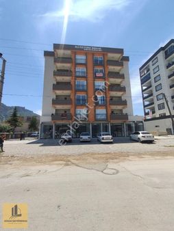 Kozan Gayrimenkulden Şevkiye'de Az Katlı Bina'da Sıfır 3+1