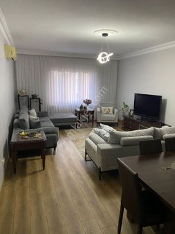 Beylikdüzü Barış Mahlesınde 3+1 135 M2 Ara Kat Daıre Satılık