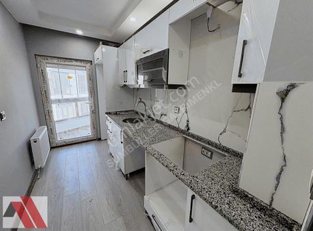 Sümbüller'den Hacı Kadir Cami Yakını Balkonlu 65m2 Geniş 2+0