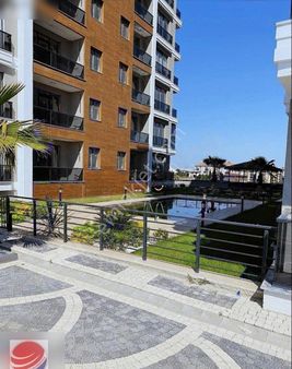 Yenimahalle'de Kapalı Pazarın Yakınında 2 + 1 Satılık Daire