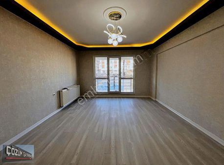 Çözüm'den Fırsat Y.giriş 2+1 Altında Daire Full Yapılı İskanlı..