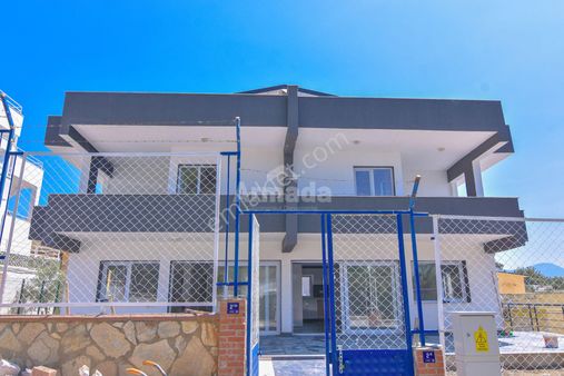 Kuşadası'nın En Havadar Lokasyonunda Deniz Manzaralı 4+1 Villa