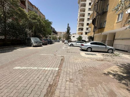 Yenişehir Mahallesinde Köşebaşında Satılık Dubleks