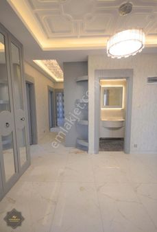 S.içerisnde K.otopark Giyinme Odalı Arakat Hasarsz Ön Cephe3.5+1