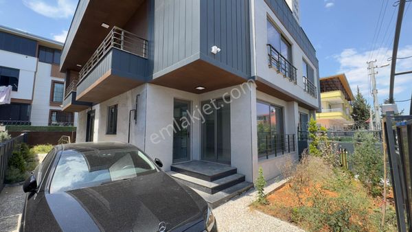 Zümrüt'ten Kocavilayete 6+2 Satılık Lüks Villa