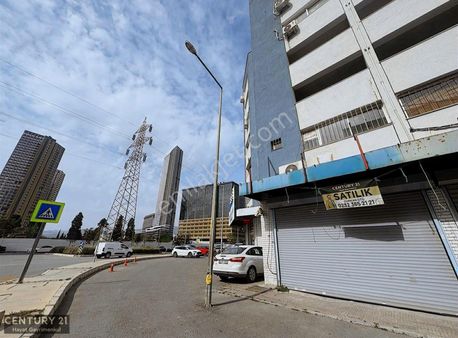 Gıda Çarşısı'nın Kalbinde Yol Cepheli 3 Katlı Satılık Dükkan