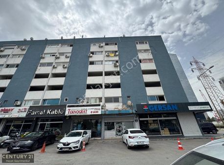 Gıda Çarşısı'nın Kalbinde Park Cepheli 3 Katlı Satılık Dükkan