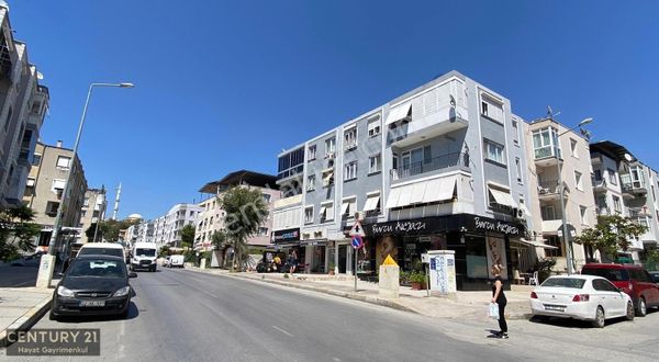 Buca Seyfi Demirsoy Cad. Üzeri Köşe Konum Satılık 3+1 Daire