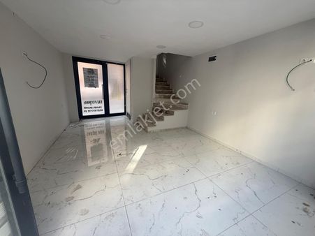 Akhisar İnönü Mh. Çift Cephe Batarkatlı Satılık 40 M2 Dükkan
