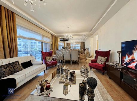 B Life Ataşehir Sitesinde Özel Tadilatlı Büyük 3+1 Satılık Daire