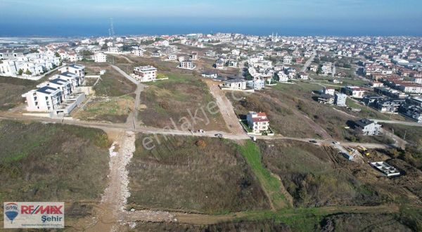 Remax Yalova Merkezde Toki'lerin Üstünde Satılık Köşe Parsel