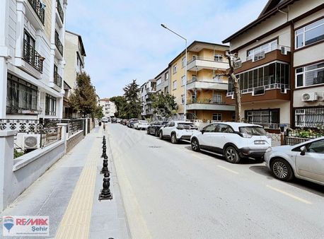 Remax' Dan Yalova Merkezde 5+1 Satılık Dublex Daire