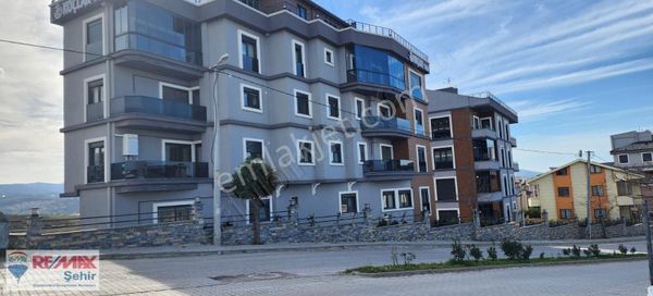 Remax Yalova Dan Çiftlikköy'de Deniz Manzaralı 3+1 Daire