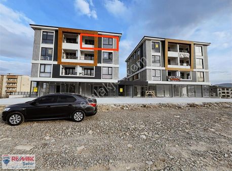 Remax Şehir 2 De Yalova Bursa Yoluna Cephe 2+1