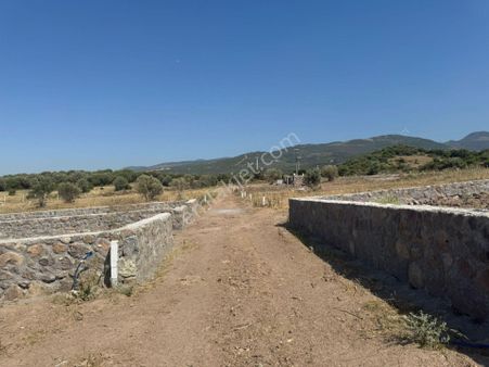 Emiralem Merkezi Konumda Elektrik Ve Suyu Hazır Satılık Parseller