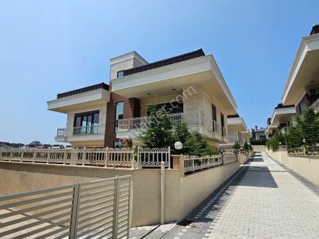 Deniz Manzaralı 6+2 Satılık Ultra Lüks Malikane