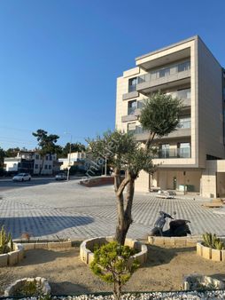 Kuşadası İkiçeşmelik Mahallesinde 2+1 Ara Kat Daire