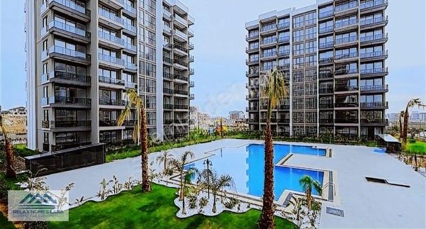 Altıntaş Da 7/24 Güvenlikli Havuzlu Lüks Site De Satılık 1+1