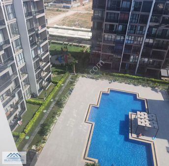 Altıntaş Da 7/24 Güvenlikli Havuzlu Lüks Site De Satılık 2+1