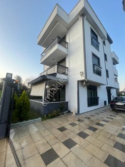 Denizli Bereketlerde 300m2 Arsa İçinde 3 Katlı Müstakil Villa