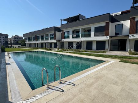 Garden Bornova Sitesi'nde Satılık 1+1 Havuz Cepheli Daire