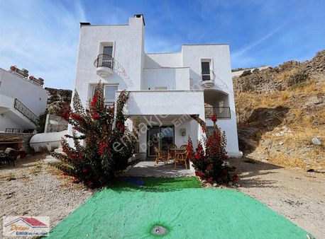 Gündoğan Koyunda 3+2 Köşe Konum Manzaralı Bahçeli Tripleks Villa