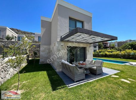 Gündoğan Merkezi Konumda Geniş Bahçeli Havuzlu 3+1 Villa