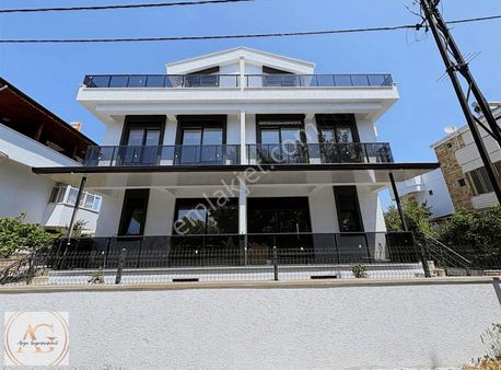 Arya'dan Güre'de Denize 50 Metre Deniz Manzaralı 3+1 Villa