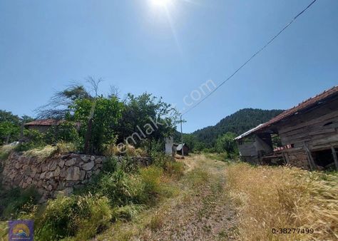 Çameli Kızılyakada 2 500 M2 Müstakil Tapulu 2 Ev Ve Ahır, Depo Satılık