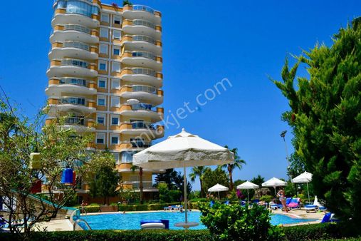 Mahmutlar Cebeci 8 Residence’te 2+1 Cam Balkonlu Deniz Manzaralı