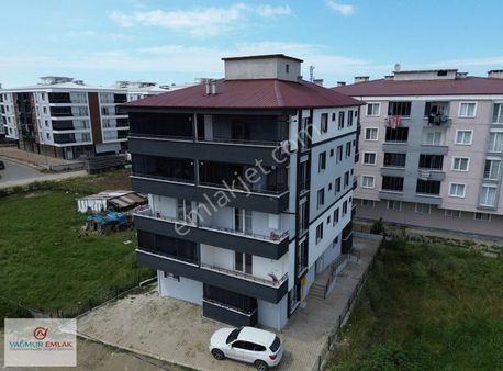 Yağmur Emlak'tan Cam Balkonlu Sıfır Ayarında 3+1 Daire