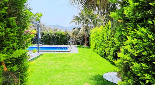 Yalıkavak Merkez Özel Havuzlu Heryere Düz Ayak 4+1 Satılık Villa